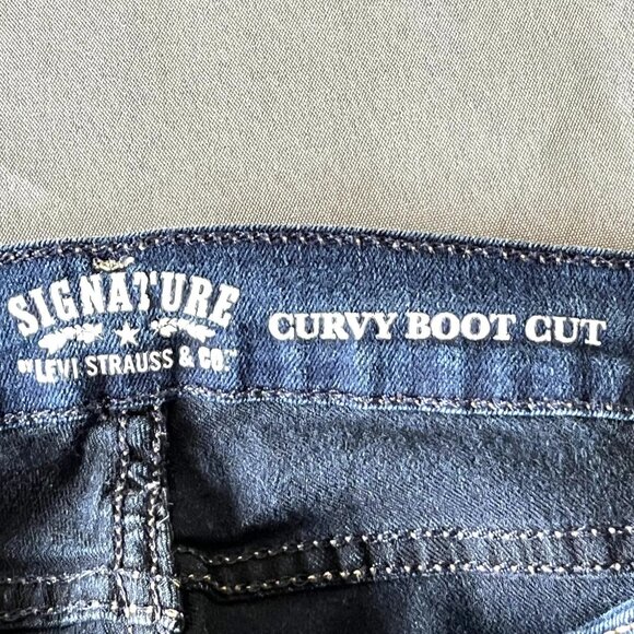 Womens Levi's Signature Curvey Boot Cut Jeans Size 8M - Picture 3 of 5